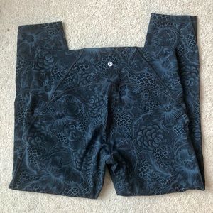 Lululemon Train Times Crop size 12 Nouveau Mach Blue Black